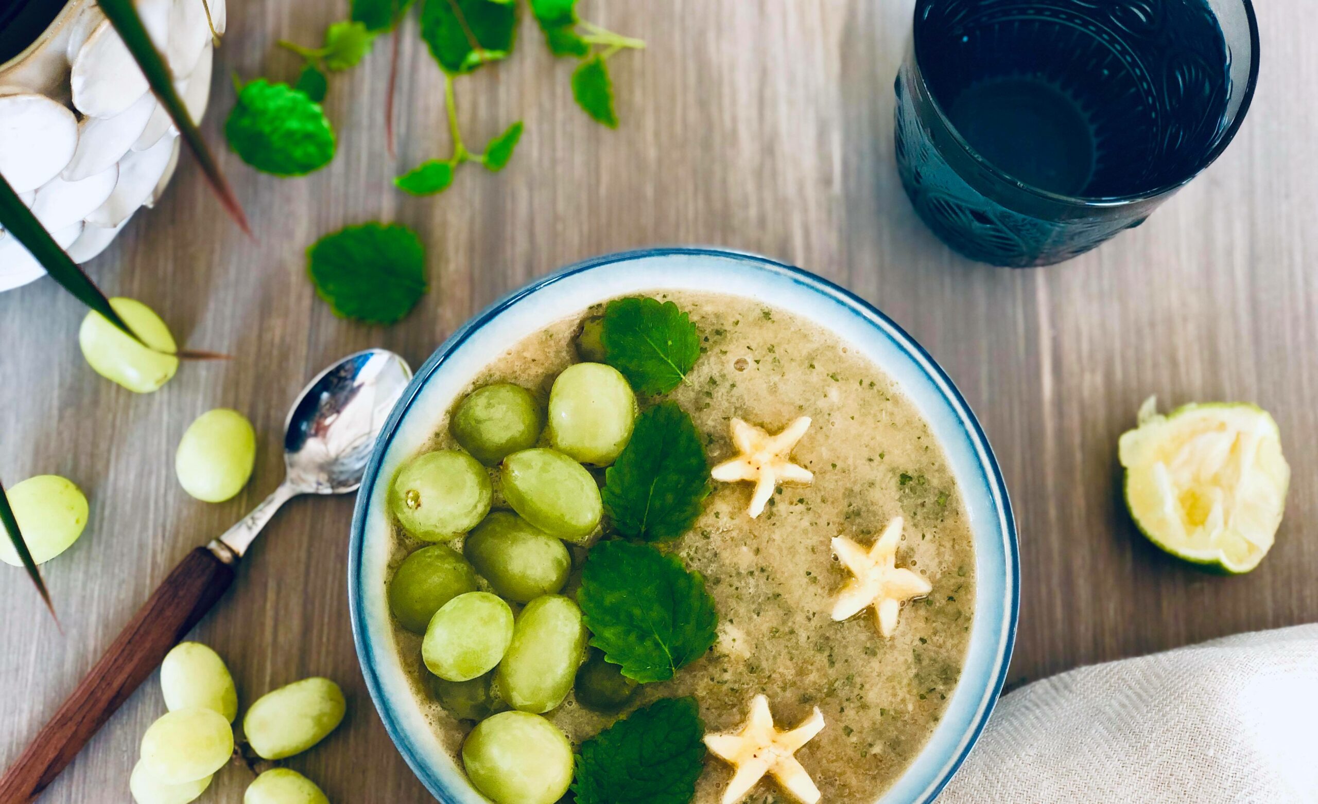 Smoothiebowl med cantaloupe og drue